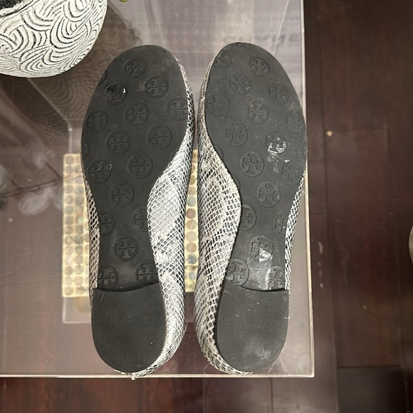 Tory Burch Reva Silver Embossed Python Ballet Flat With Double T Silver Logo - Picture 15 of 16